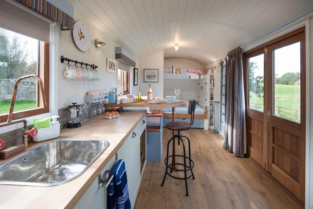 Cow Parsley Shepherd'S Hut Berwick Upon Tweed Exterior foto