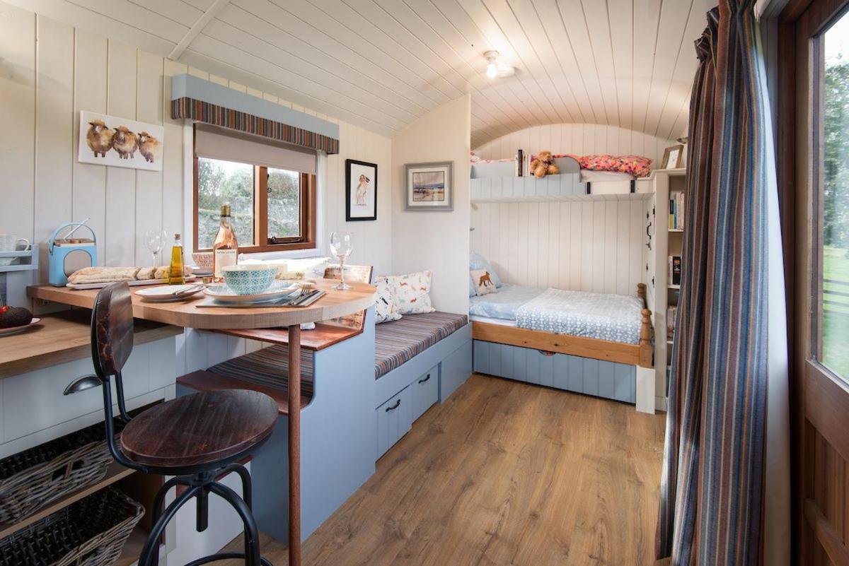 Cow Parsley Shepherd'S Hut Berwick Upon Tweed Exterior foto